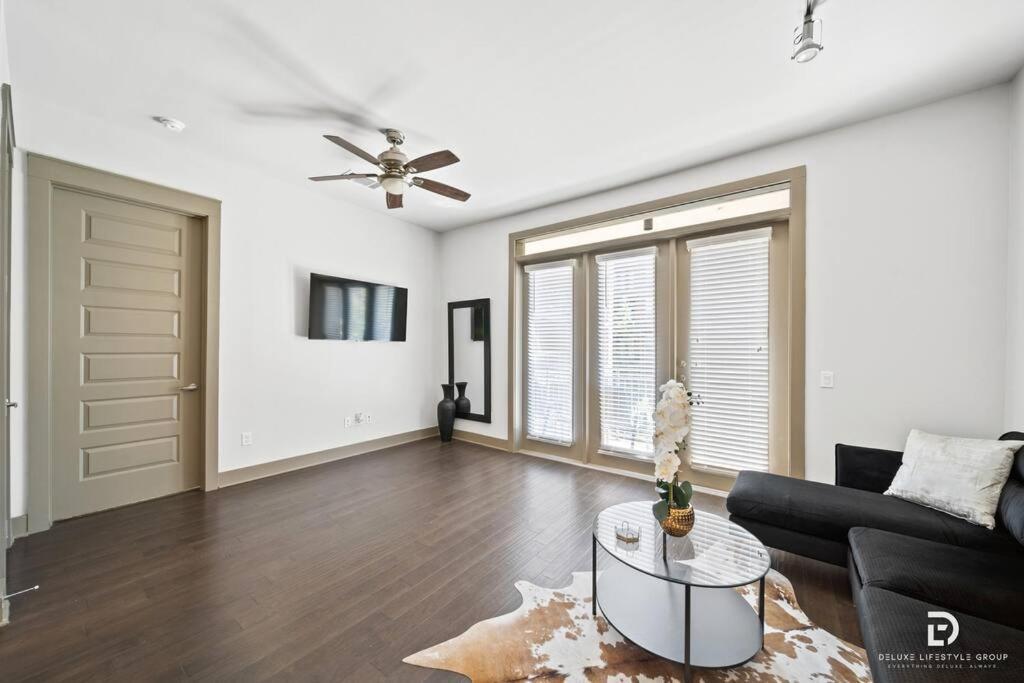 Downtown Houston Deluxe King Suite With Spa Amenities, Pool And Free Parking Exterior foto